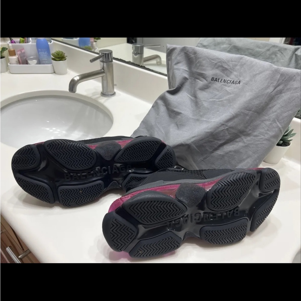 Brand new Balenciaga women’s triple s lug sole sneakers (black/pink) size 8 US - Picture 7 of 12